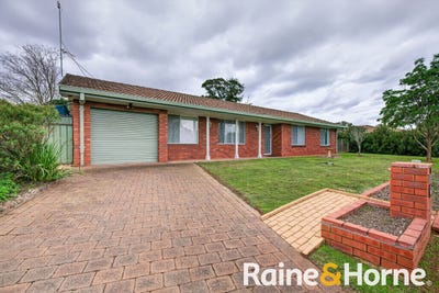 /international/au/19-kensington-avenue-dubbo-nsw-151506136/