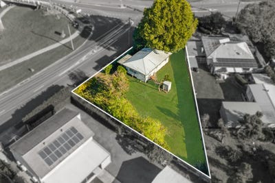 /international/au/13-creek-street-silkstone-qld-151439996/