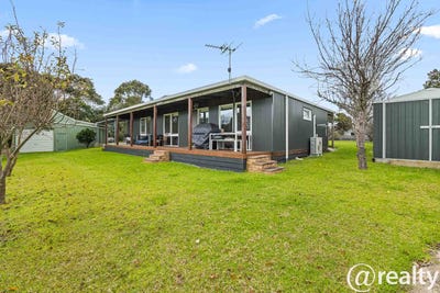 /international/au/17-barker-street-corinella-vic-148481772/