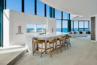 /international/au/penthouse-3482-main-beach-parade-main-beach-qld-151474072/