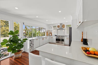 /international/au/76-muir-street-labrador-qld-152597892/