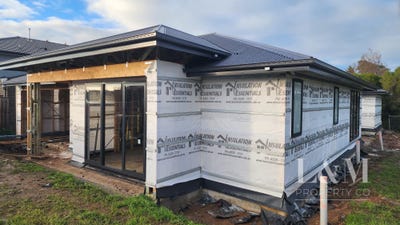 /international/au/14-royal-spoonbill-loop-wallan-vic-151421500/