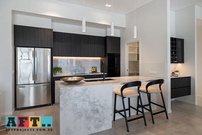 /international/au/703-228-middle-street-cleveland-qld-147632008/