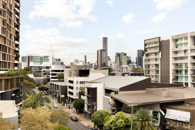 /international/au/504-35-mcdougall-street-milton-qld-148714448/