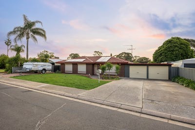 /international/au/5-otama-court-craigmore-sa-152467592/