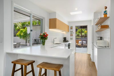 /international/au/9-billabong-court-currumbin-waters-qld-150726708/