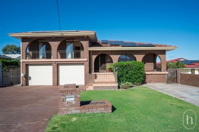 /international/au/9-capstone-way-marangaroo-wa-151181864/