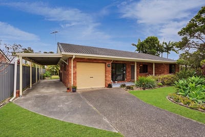 /international/au/13-captain-cook-drive-banksia-beach-qld-152448100/