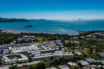 /international/au/17-3-eshelby-drive-cannonvale-qld-152140544/