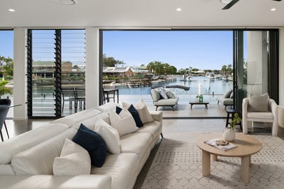 /international/au/17-oak-court-minyama-qld-151686484/