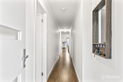 /international/au/7a-coolibah-avenue-craigmore-sa-151396400/