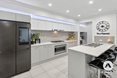 /international/au/17-outlook-boulevard-gleneagle-qld-151130876/