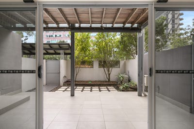 /international/au/1-40-macdonnell-street-toowong-qld-152460052/