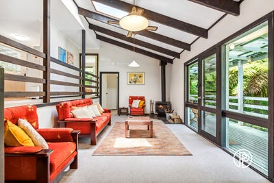 /international/au/10-sussex-street-warburton-vic-152460064/