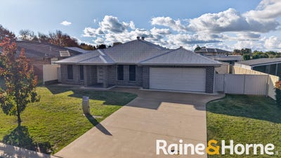 /international/au/59-lakeside-circuit-dubbo-nsw-151533220/
