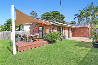 /international/au/32a-huth-street-labrador-qld-151159968/