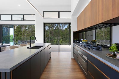 /international/au/27-martha-ruddy-way-tallebudgera-qld-146884920/