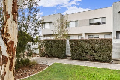 /international/au/34-15-andersch-street-casey-act-150895812/