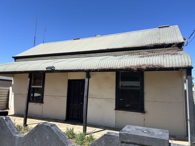 /international/au/12-king-street-port-pirie-sa-152649800/