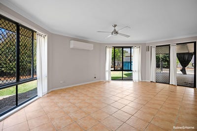 /international/au/139-robert-street-torquay-qld-152382416/