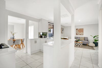 /international/au/2-wecoma-court-craigmore-sa-151102756/