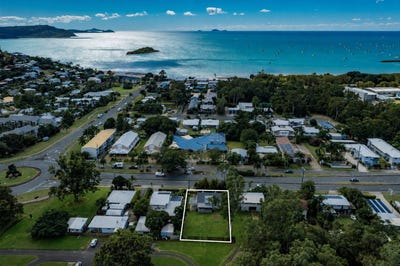 /international/au/200-shute-harbour-road-cannonvale-qld-151358964/