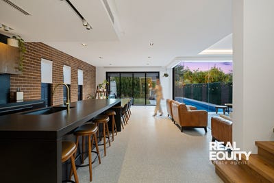 /international/au/8b-quota-avenue-chipping-norton-nsw-151925004/