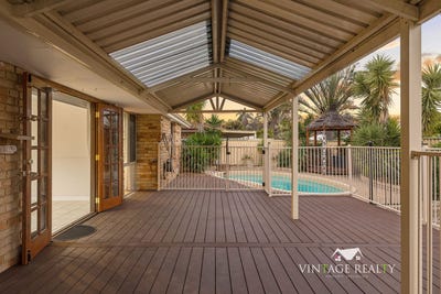 /international/au/15-endeavour-court-thornlie-wa-152605208/