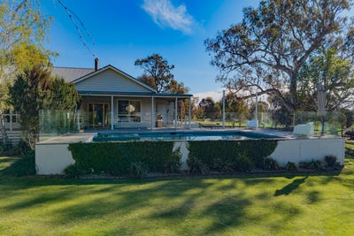 /international/au/25-paxtons-lane-mansfield-vic-152324376/