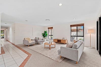 /international/au/14-grasstree-way-molendinar-qld-151558616/