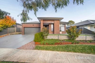 /international/au/21-orkney-court-ballarat-north-vic-151462424/