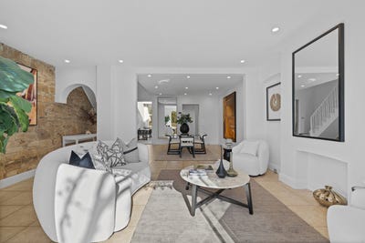 /international/au/19-bon-accord-ave-bondi-junction-nsw-151940752/
