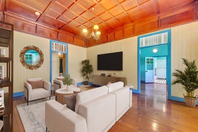 /international/au/9-hazlewood-street-highgate-hill-qld-148416888/