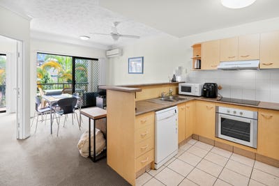 /international/au/25-7-13-barranbali-street-surfers-paradise-qld-148371604/