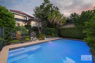 /international/au/120-dornoch-terrace-highgate-hill-qld-148680228/?lang=en