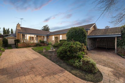 /international/au/13-mount-pleasant-drive-mount-waverley-vic-148530788/