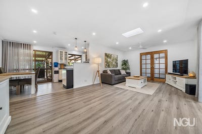 /international/au/9-moonah-court-crestmead-qld-152567784/