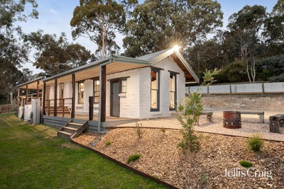 /international/au/10-hyde-street-st-andrews-vic-152726164/