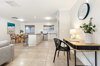 /international/au/65-songlark-crescent-thurgoona-nsw-152426720/