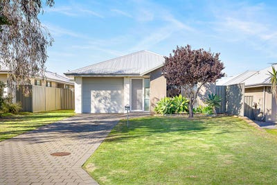 /international/au/10-leontes-way-coolbellup-wa-151119816/