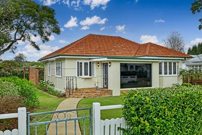 /international/au/4-stonehaven-street-mount-lofty-qld-151121228/