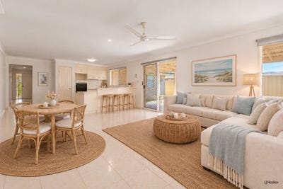 /international/au/18-foxhill-place-banora-point-nsw-152437584/