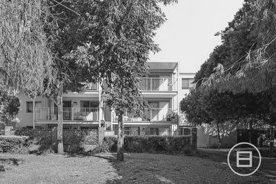 /international/au/10-26-wood-street-inglewood-wa-151399776/