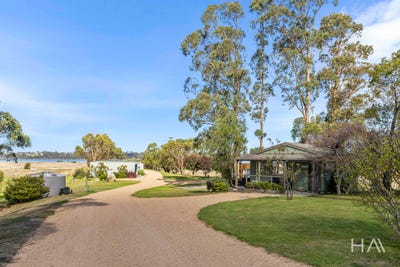 /international/au/170-binalong-bay-road-st-helens-tas-151010780/