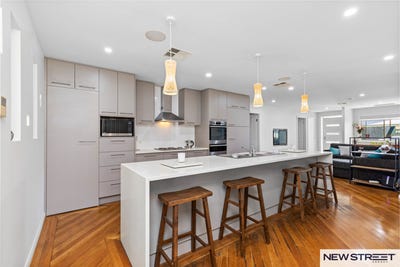/international/au/2-vincent-street-belmont-north-nsw-150931592/