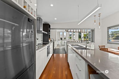 /international/au/55-norman-street-east-brisbane-qld-151306024/
