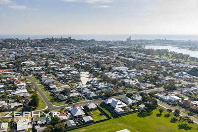 /international/au/18a-albert-road-bunbury-wa-151616208/