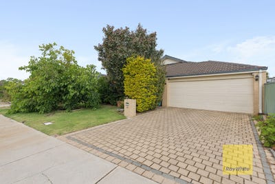/international/au/16-upwood-circle-high-wycombe-wa-152612240/
