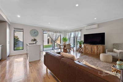 /international/au/15-sunflower-walk-bonnie-brook-vic-151361748/