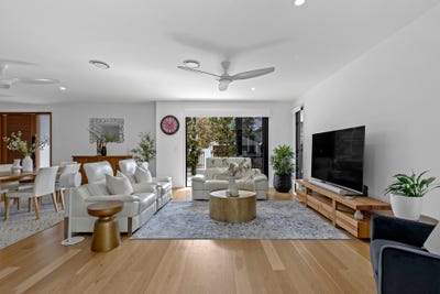 /international/au/8-school-street-woolloongabba-qld-152496828/